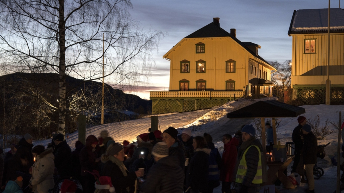 Julemarked på Aulestad i blåtimen.