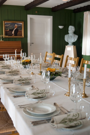 Dekket bord i Folkestua, Aulestad Bjørnstjerne Bjørnsons hjem
